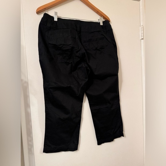 Old Navy black maternity capri pants size 6 - Picture 4 of 6